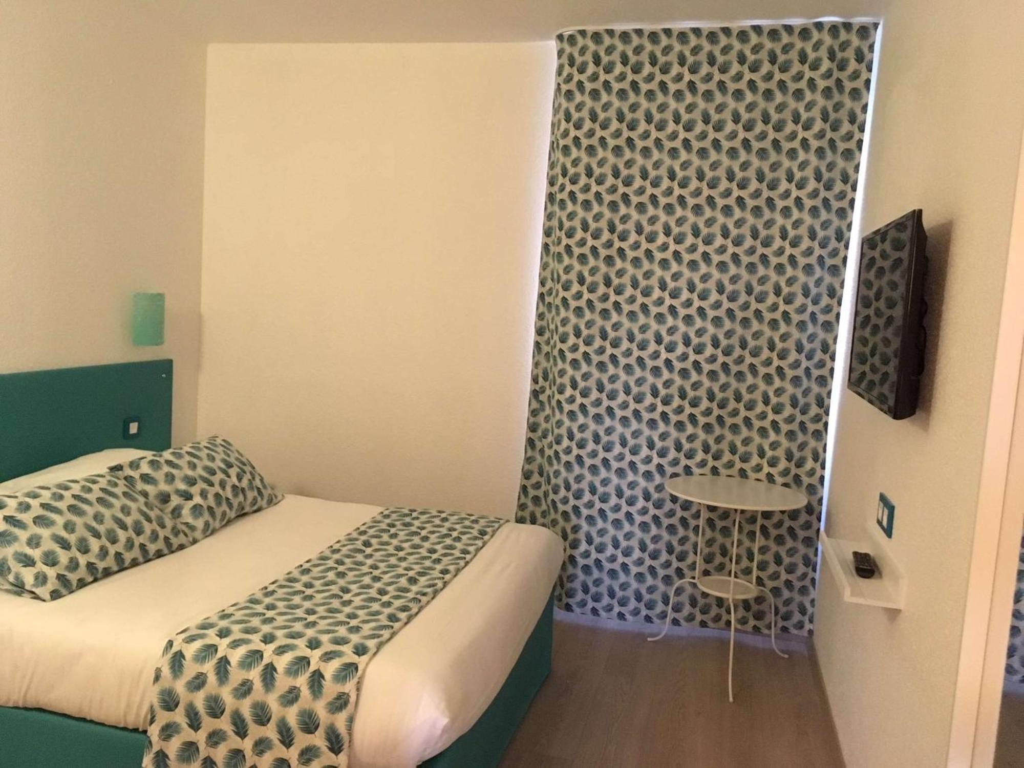 Brit Hotel Salon De Provence Dış mekan fotoğraf